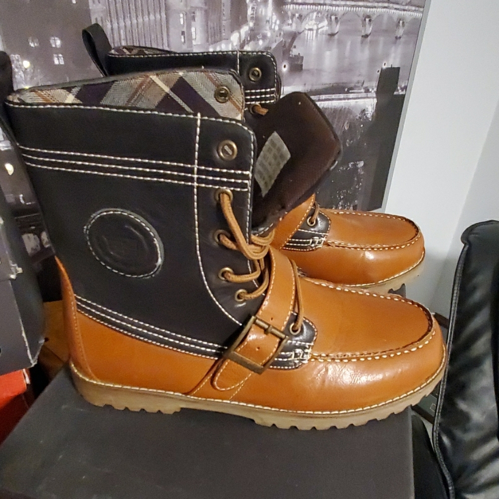 Super Cool "Cadillac" Logo Boots Size 10.5